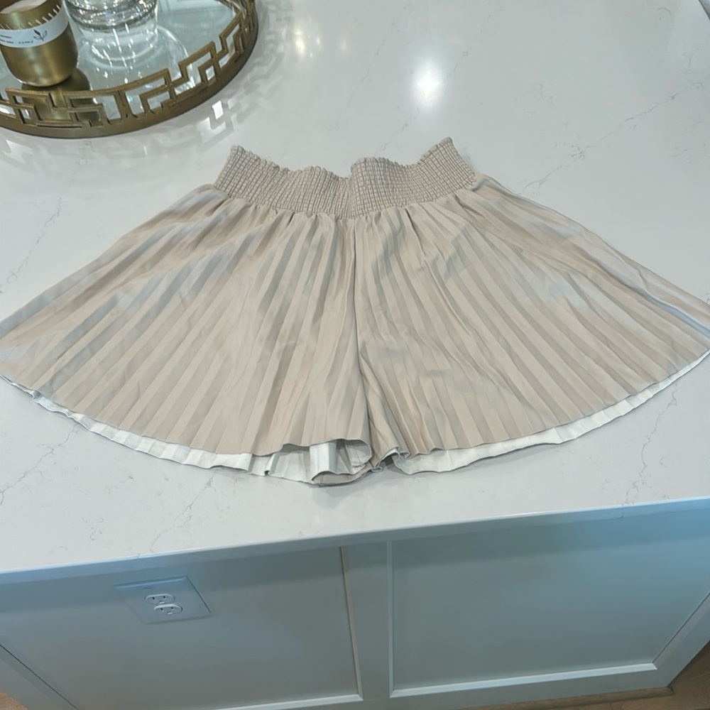 ALC pleated shots with elastic waist